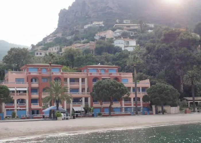 French Riviera 1 Bedroom On The Beach Facing Cannes